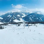 Daire Near Hochzillertal Lift *