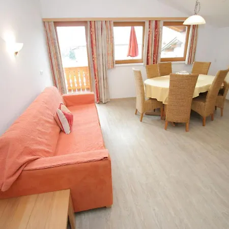 Spacious Flat Close To The Area דירה *