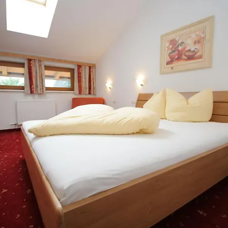 Near Hochzillertal Lift ウダーンス